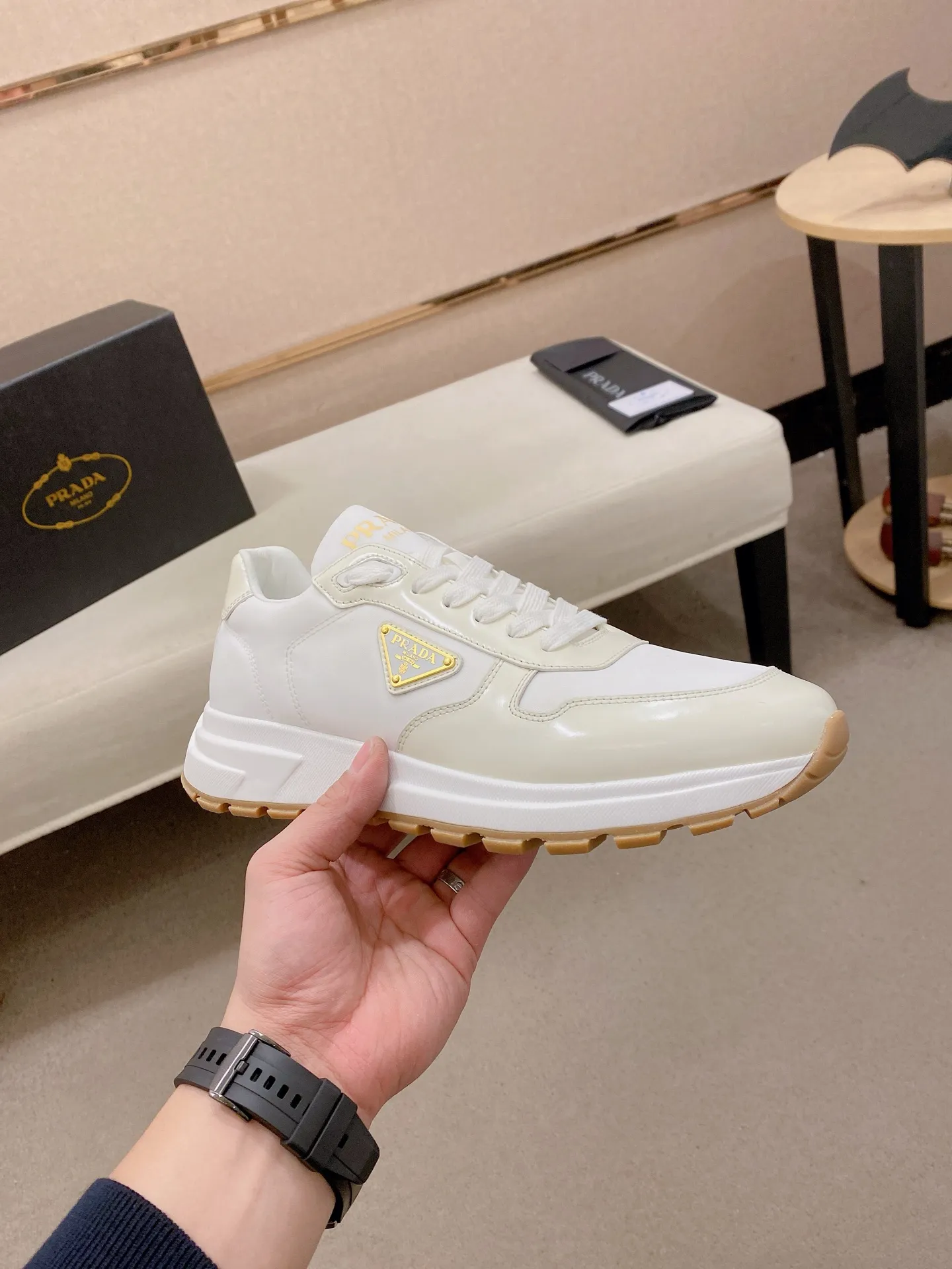Factory price 600💰 ✔️✔️✔️Higher version High-quality new PRADA (Prada) counters are on the market at the same time. The new men's shoes and 😘fabrics are made of selected first-layer cowhide with superb craftsmanship. Lining: Full cowhide lining. 👍🏿 High-end ☄️ air-cushion molded anti-slip rubber outsole, exquisite lines, simple and elegant, comfortable and high-end for leisure travel. Code number: 38 to 44. 45.46 customized